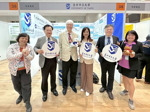 左2海外聯合招生委員會蘇玉龍主任委員、左3海外聯合招生委員會陳泰然顧問、 左4本校劉光夏國際長、左5海外聯合招生委員會楊洲松總幹事
