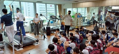 圖為「爆發吧！你的身體能量實驗室」課程，透過儀器測試分析人體運動數據。圖片