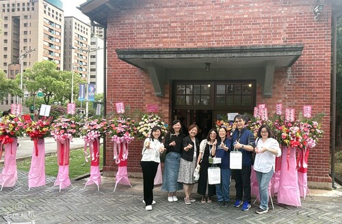 觀展師長台北市文獻館合影
