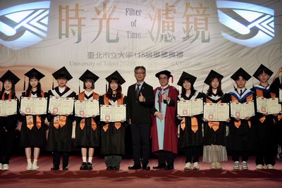 【北市大115級畢典溫馨登場　邱英浩校長勉勵畢業生掌握人生方向、勇敢實現夢想】圖片